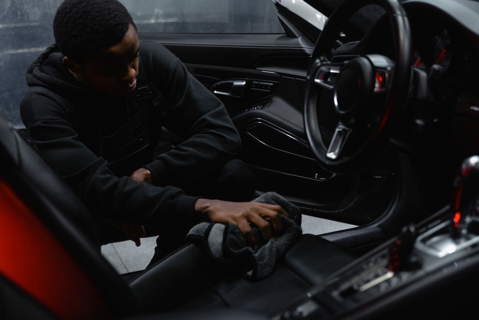 2021 Honda Odyssey: Extraction through the third row and seat rails